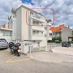 Lägenhet A 2 Luxury W Big Balcony 4 Min Walk To