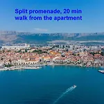 A 2 Spacious W Big Balcony 4 Min Walk To *