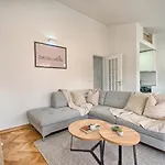 A 2 Luxury W Big Balcony 4 Min Walk To Lägenhet