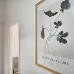 A 2 Luxury W Big Balcony 4 Min Walk To * Split
