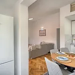 Apartamento A 2 Spacious W Big Balcony 4 Min Walk To *