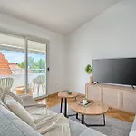 Apartamento A 2 Spacious W Big Balcony 4 Min Walk To Split
