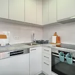 Apartamento A 2 Spacious W Big Balcony 4 Min Walk To