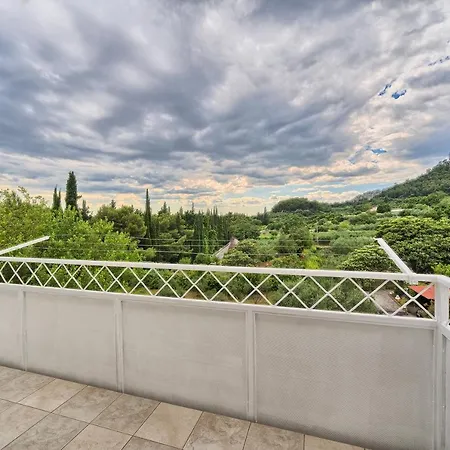 A - Luxury W Big Balcony 4 Min Walk To Apartment