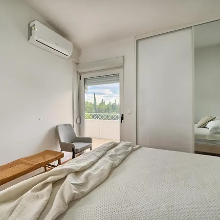 A - Luxury W Big Balcony 4 Min Walk To Apartment
