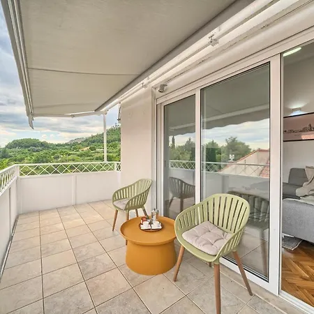 A - Luxury W Big Balcony 4 Min Walk To Апартаменты *