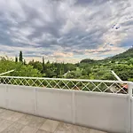 A - Luxury W Big Balcony 4 Min Walk To Apartment