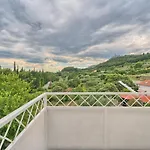A - Luxury W Big Balcony 4 Min Walk To Apartment *
