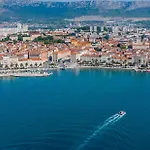 Apartment A - Luxury W Big Balcony 4 Min Walk To Split