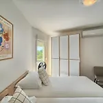A 2 Luxury W Big Balcony 4 Min Walk To Apartment *