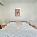 A 2 Luxury W Big Balcony 4 Min Walk To Apartment Split