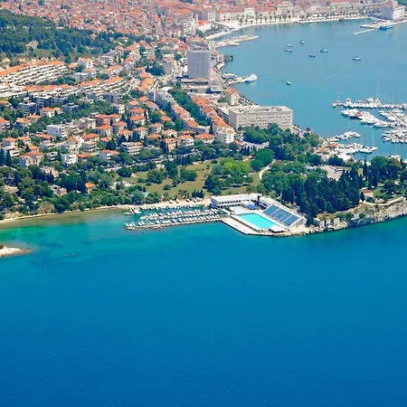 Apartmán A - Luxury W Big Balcony 4 Min Walk To *