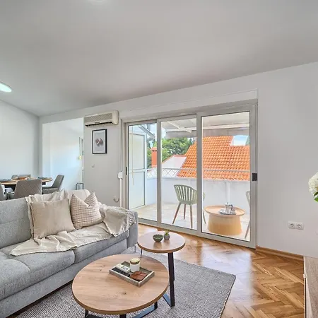 Apartmán A - Luxury W Big Balcony 4 Min Walk To Split