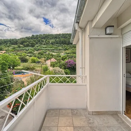 Apartmán A - Luxury W Big Balcony 4 Min Walk To *