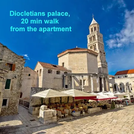 A - Luxury W Big Balcony 4 Min Walk To アパート