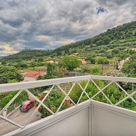 A - Luxury W Big Balcony 4 Min Walk To アパート スプリト