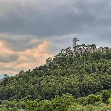 A - Luxury W Big Balcony 4 Min Walk To Apartmán *