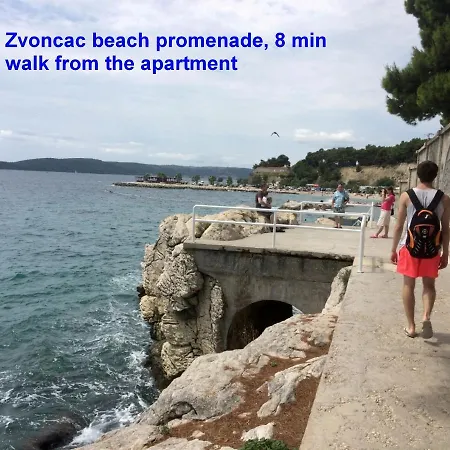 A - Luxury W Big Balcony 4 Min Walk To