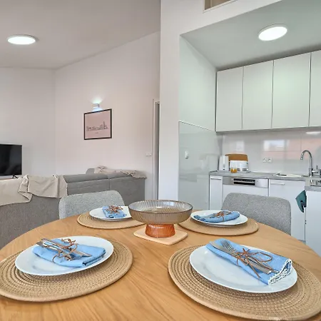 A - Luxury W Big Balcony 4 Min Walk To アパート スプリト