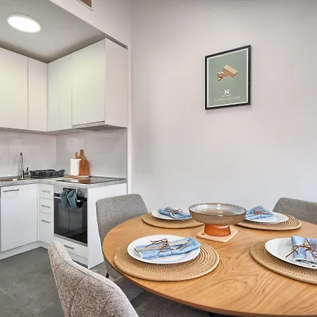 A - Luxury W Big Balcony 4 Min Walk To * Split