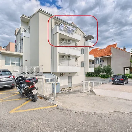 Apartmán A - Luxury W Big Balcony 4 Min Walk To