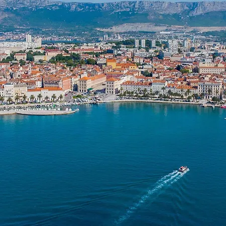 Apartmán A - Luxury W Big Balcony 4 Min Walk To Split