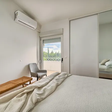 A - Luxury W Big Balcony 4 Min Walk To Apartmán