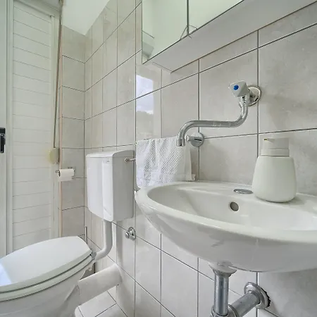 A 2 Spacious W Big Balcony 4 Min Walk To Appartement Split