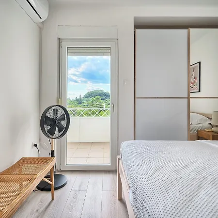 A 2 Spacious W Big Balcony 4 Min Walk To Split