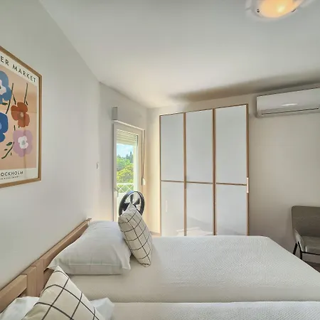 A 2 Spacious W Big Balcony 4 Min Walk To