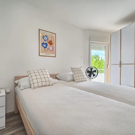 A 2 Spacious W Big Balcony 4 Min Walk To Appartement Split