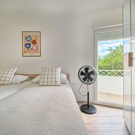 Appartement A 2 Spacious W Big Balcony 4 Min Walk To Split