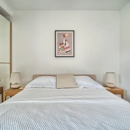 A 2 Spacious W Big Balcony 4 Min Walk To Appartement *