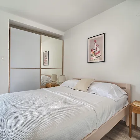 A 2 Spacious W Big Balcony 4 Min Walk To Split