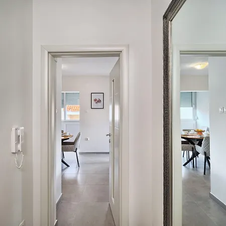 A 2 Spacious W Big Balcony 4 Min Walk To Appartement