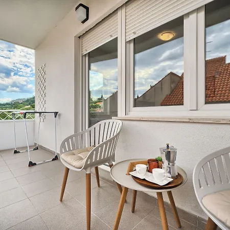 Appartement A 2 Spacious W Big Balcony 4 Min Walk To *
