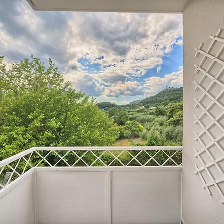 A 2 Spacious W Big Balcony 4 Min Walk To Appartement Split