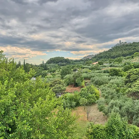 A 2 Spacious W Big Balcony 4 Min Walk To Split