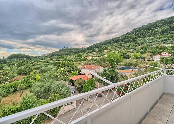 A - Luxury W Big Balcony 4 Min Walk To * Split