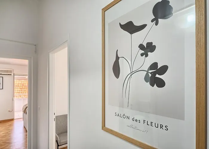 A - Luxury W Big Balcony 4 Min Walk To * Split