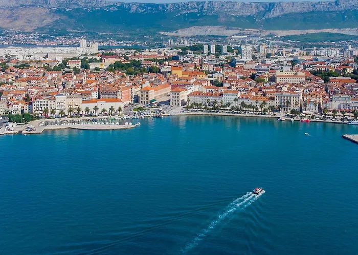 Apartment A - Luxury W Big Balcony 4 Min Walk To Split